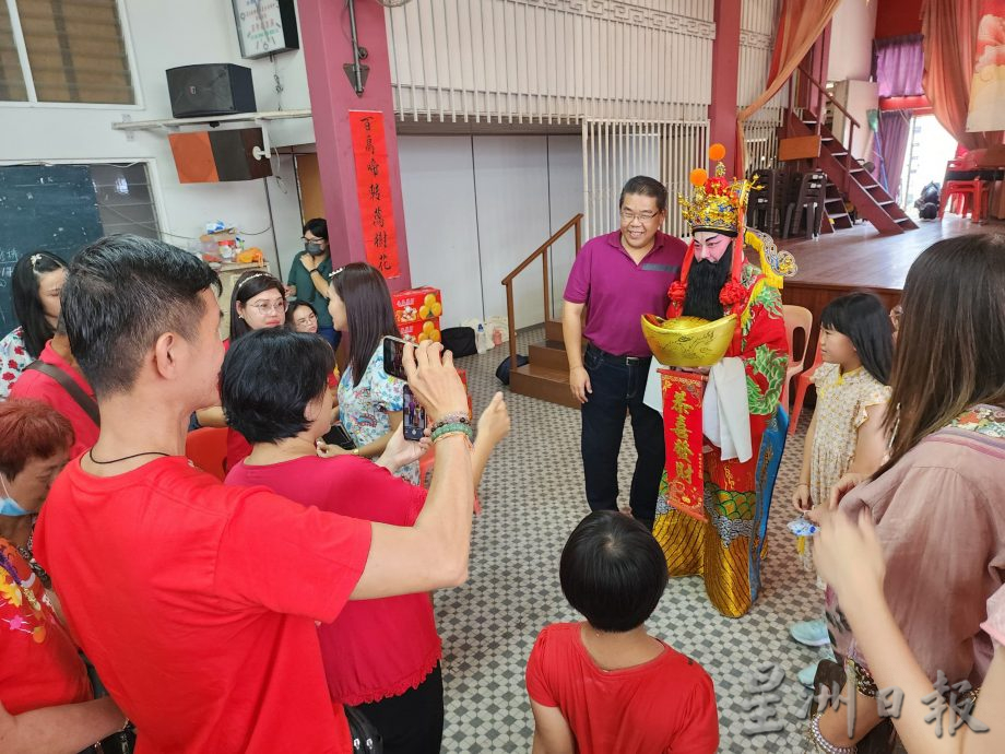 (古城版)同安金厦大团拜,捞生华乐演奏扯铃财神爷互动,非常热闹