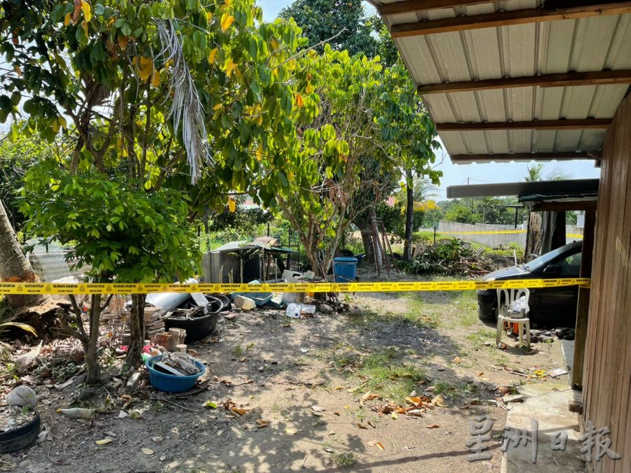 （古城版）村民在自家屋后发现一枚迫击炮弹