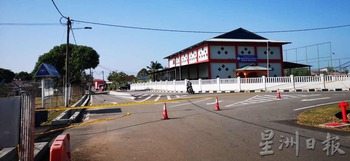 (古城第三版主文)丹绒米雅新村2电话柱突弯折及连根拔起 紧急封锁现场引交通混乱