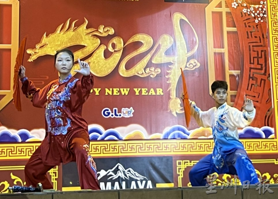 (古城第三版主文)武术耍中华儿女气势·龙狮闹元宵