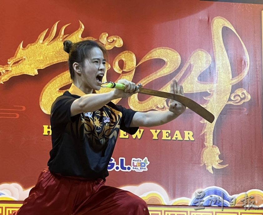 (古城第三版主文)武术耍中华儿女气势·龙狮闹元宵