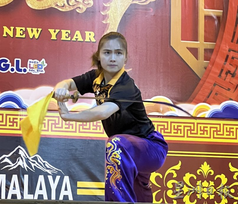 (古城第三版主文)武术耍中华儿女气势·龙狮闹元宵