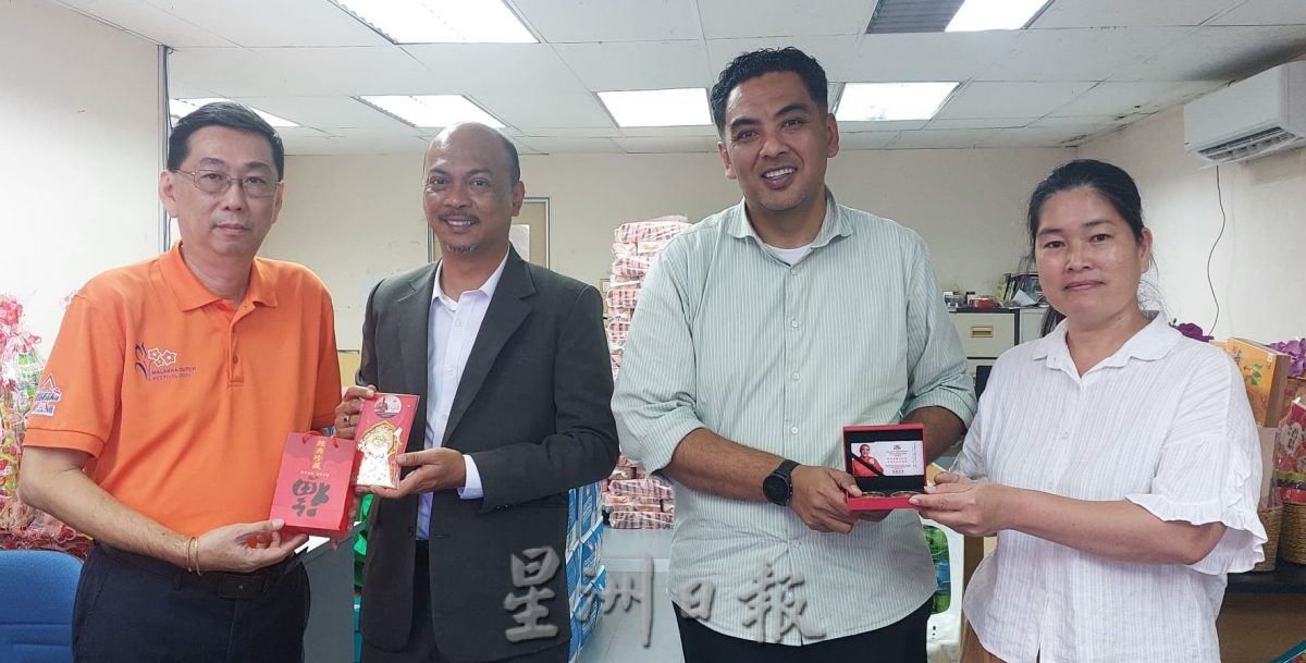 (古城第二版主文)两名正副行政议员送金龙