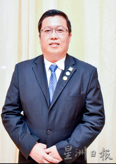 (古城第二版主文)人员向动物园访客售卖5令吉全天停车固本,或引混淆以为动物园收5令吉停车费