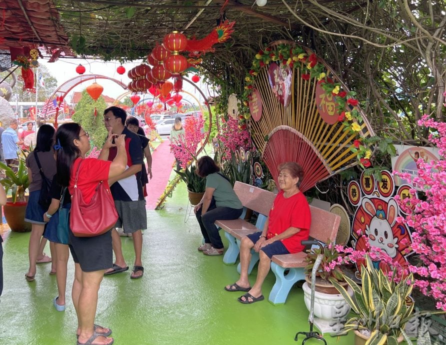 （古城第二版副文）青山侯王庙春节人气旺