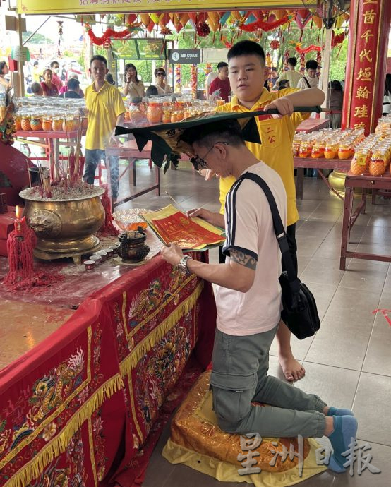 （古城第二版副文）青山侯王庙春节人气旺