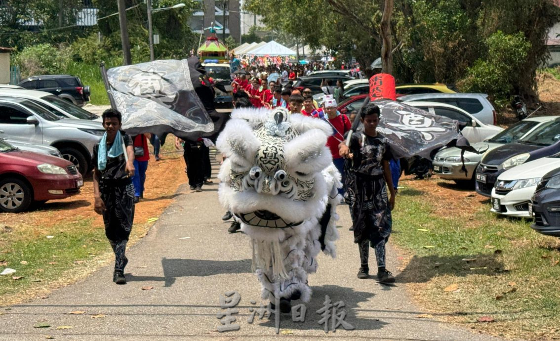 (古城第六版主文)子孙拉40尺龙须送殡·孝狮护送老太夫人上路