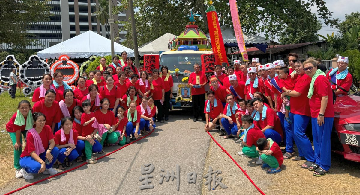 (古城第六版主文)子孙拉40尺龙须送殡·孝狮护送老太夫人上路