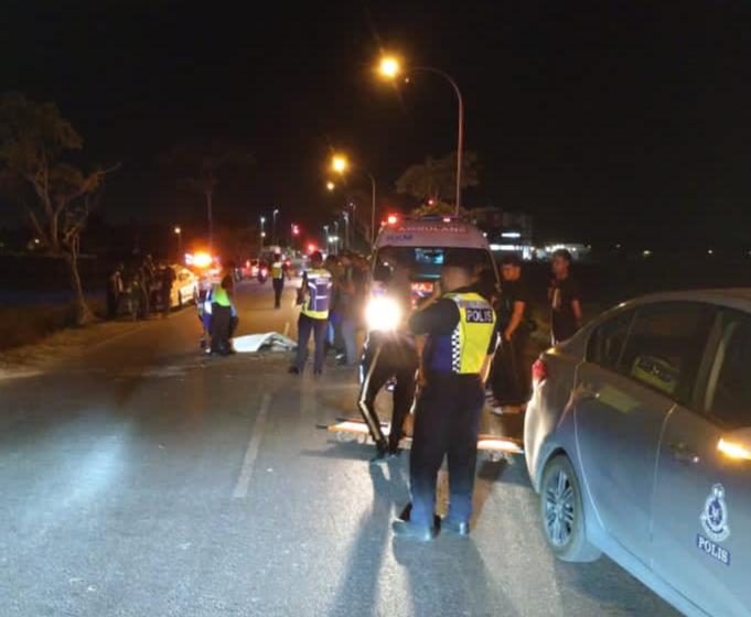 (大北马)19岁摩托骑士疑撞上游荡牛当场死亡