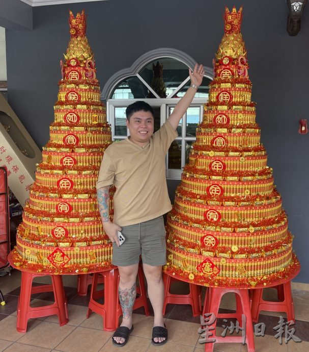 (大北马)2妇女无师自通,制作逾7尺的“旺梨金塔”给顾客