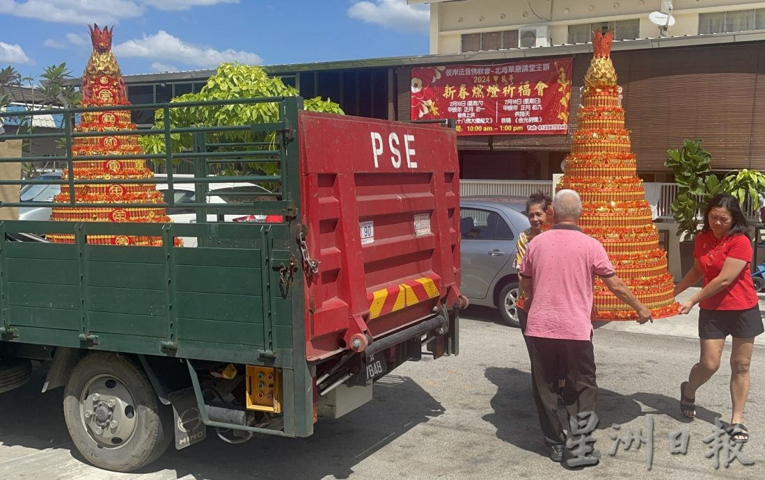 (大北马)2妇女无师自通,制作逾7尺的“旺梨金塔”给顾客