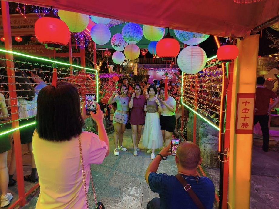 (大北马)吉打三圣慈善福利中心今年打造的30公尺长巨龙,在大年初一吸引1万3741人次到来观赏和打卡。