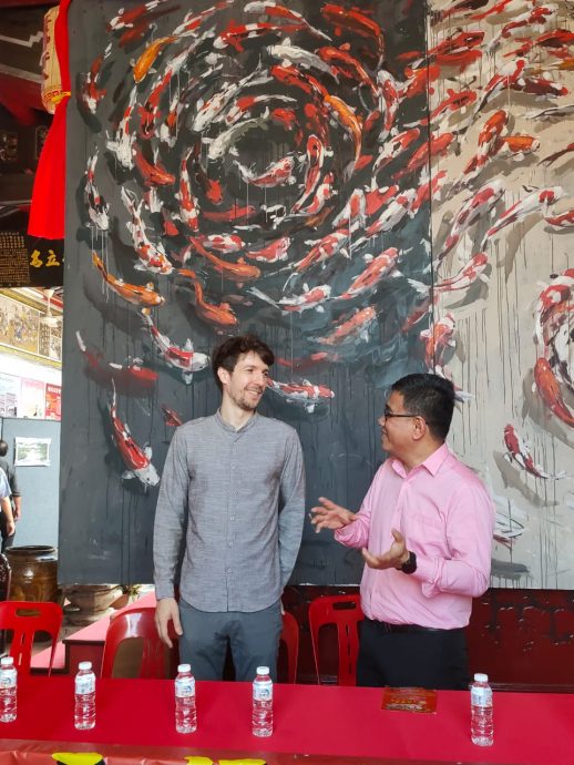 (大北马)恩尼斯答应修复“姐弟共骑”壁画