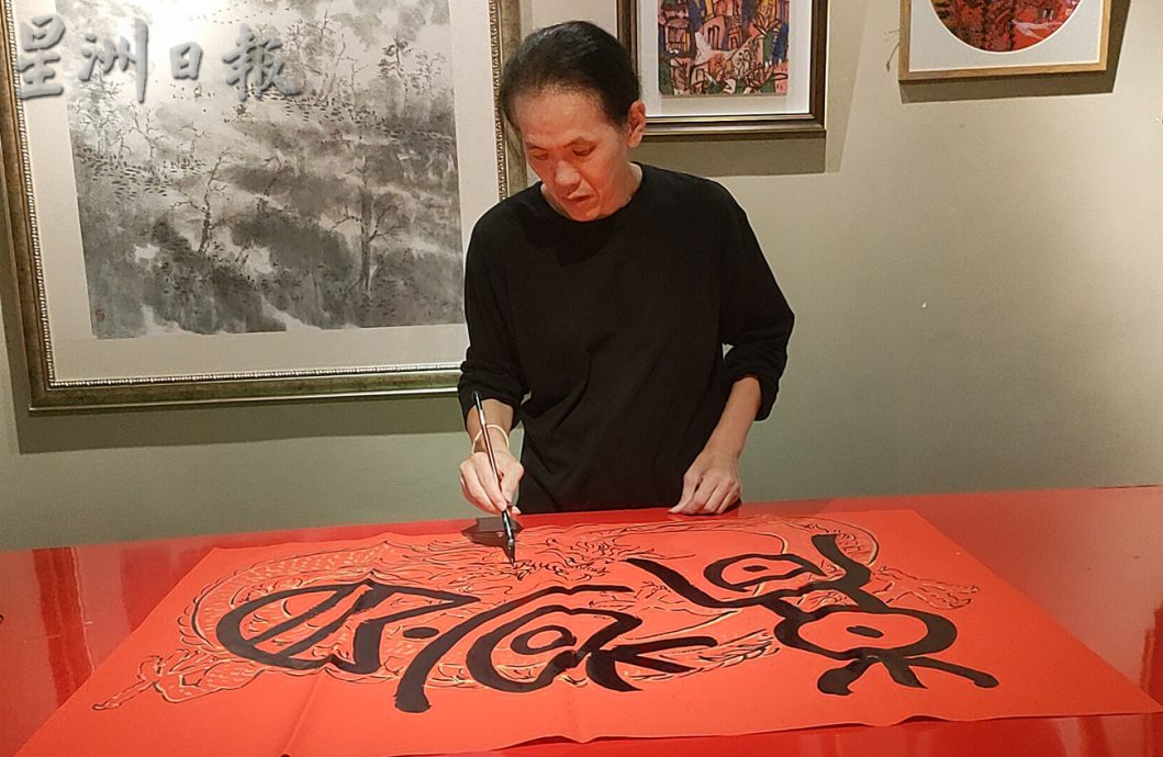 *****(封底)柔:【新年特稿】:望更多人认识古字,张俊华将象形文字入年画