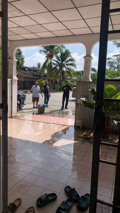 （已签发）柔：“我不管，你就是要还钱！”   大耳窿点错相   老师一家无辜受累