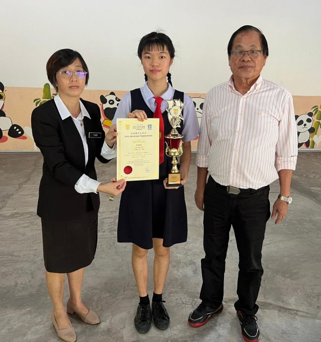 (已签发)柔:澳洲议员林文清拜访母校,吁续努力发展教育