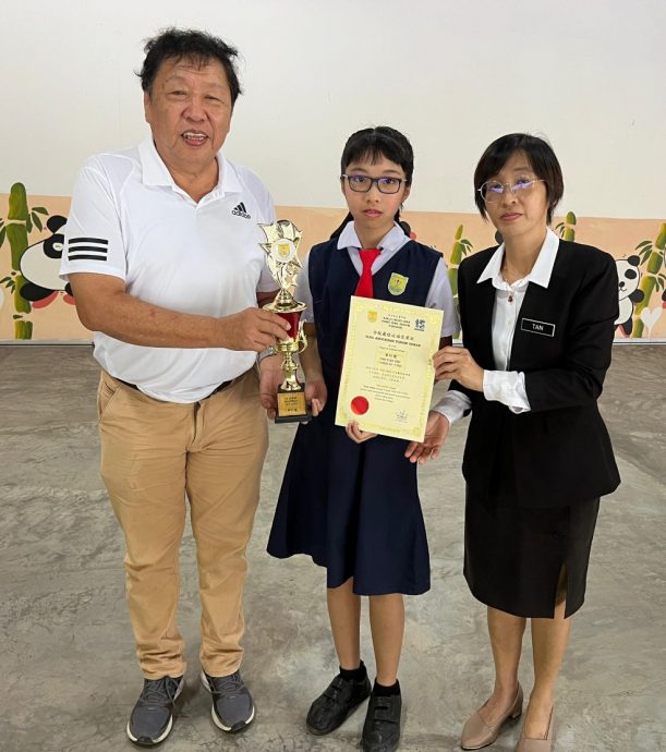 (已签发)柔:澳洲议员林文清拜访母校,吁续努力发展教育