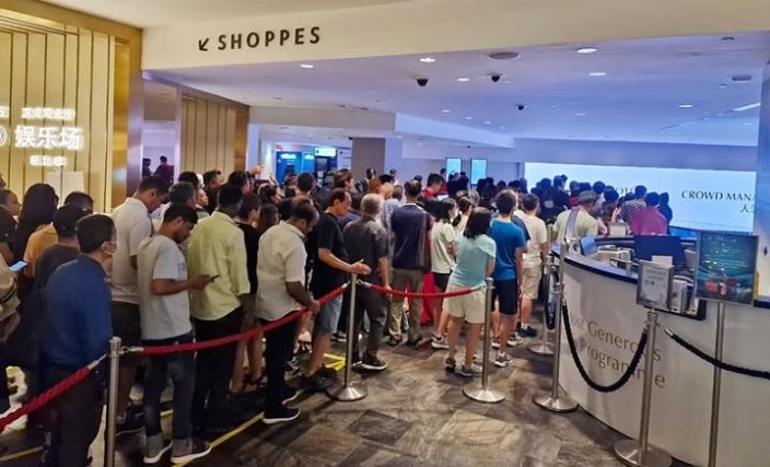 (已签发)柔:狮城二三事:中国客免签 灯光秀吸睛 狮城金沙人潮增三倍