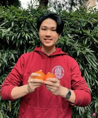 (已签发)柔:狮城二三事:年初一越洋视讯 陈熙向父母下跪拜年