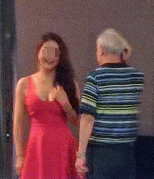 (已签发)柔:狮城二三事:按摩院艳女搭讪过路客 称刚扫荡“很安全”