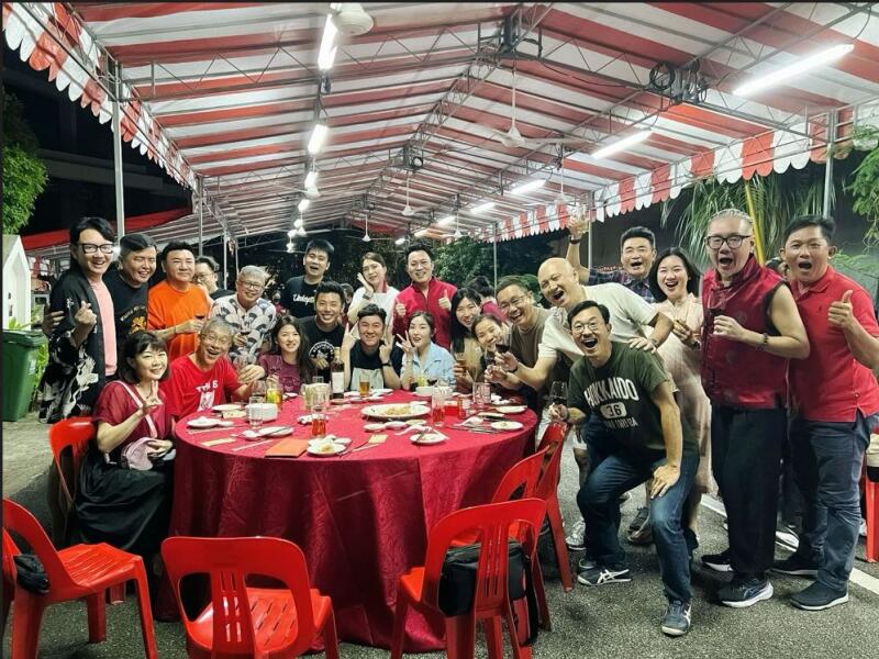 (已签发)柔:狮城二三事:搭棚摆宴席与邻居庆新春 伟菘偲菘发扬甘榜精神