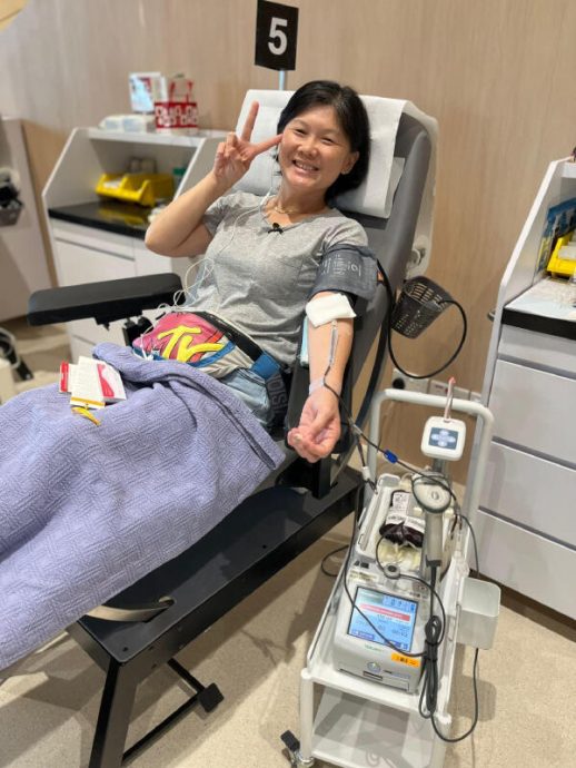 (已签发)柔:狮城二三事:狮城妇33年捐血105次 带动儿每年捐献