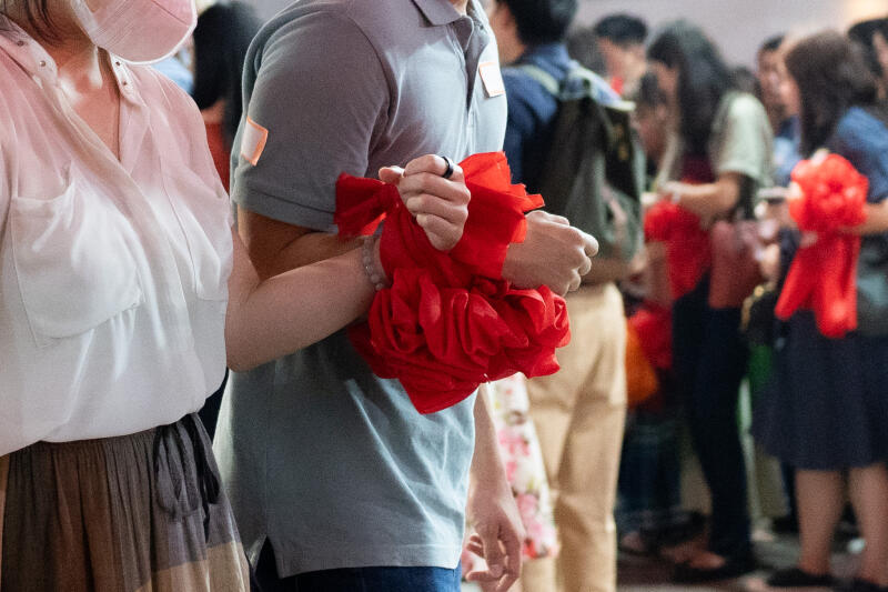 （已签发）柔：狮城二三事：狮城粤海清庙首办抛绣球　30对男女成功配对