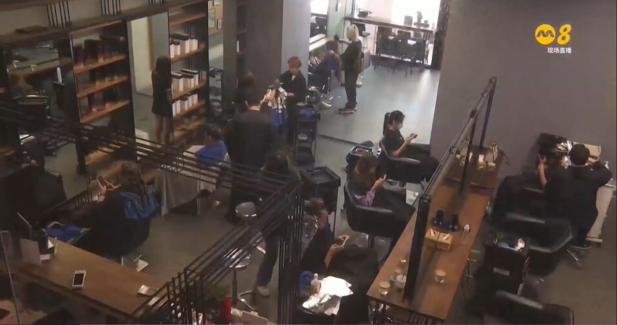 (已签发)柔:狮城二三事:越堤理发做美甲 新山业者:一半是狮城客