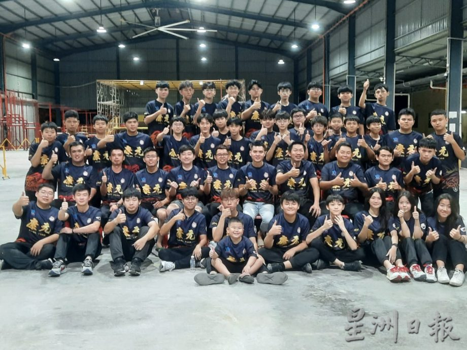 (年初四封面)柔:【新年特稿】:康元龙狮体育会168尺祥龙,讨个好意头