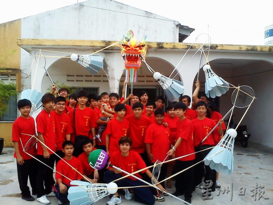 (年初四封面)柔:【新年特稿】:康元龙狮体育会168尺祥龙,讨个好意头