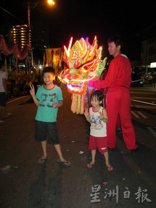 (年初四封面)柔:【新年特稿】:康元龙狮体育会168尺祥龙,讨个好意头