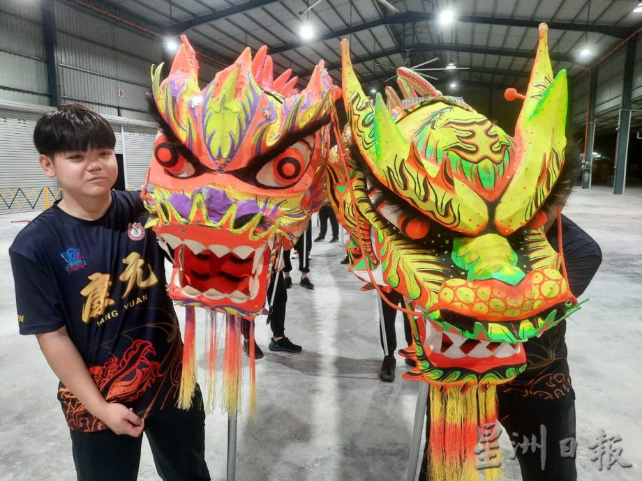 (年初四封面)柔:【新年特稿】:康元龙狮体育会168尺祥龙,讨个好意头