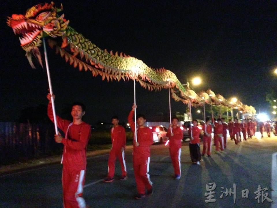 (年初四封面)柔:【新年特稿】:康元龙狮体育会168尺祥龙,讨个好意头