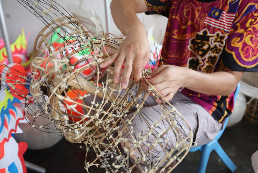*****(年除夕封面)柔:【新年特稿】:黄勇康无师自通,“追龙少年”成长为制龙高手!