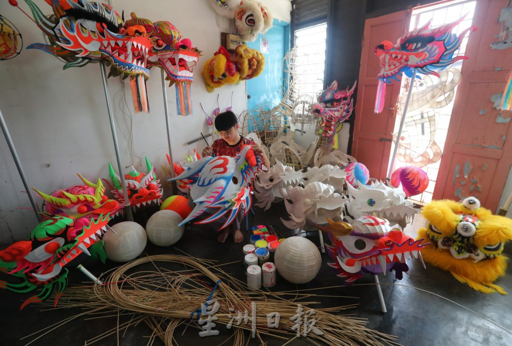 *****(年除夕封面)柔:【新年特稿】:黄勇康无师自通,“追龙少年”成长为制龙高手!