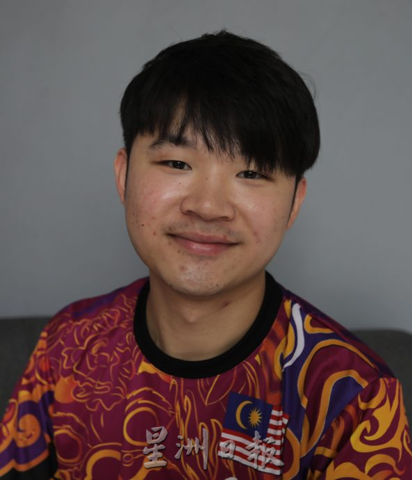 *****(年除夕封面)柔:【新年特稿】:黄勇康无师自通,“追龙少年”成长为制龙高手!