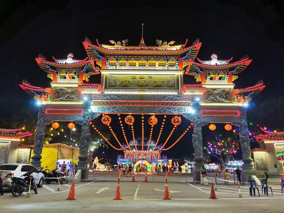 (早报可头)大都会:仁嘉隆万寿宫新春庙会,由雪州行政议员巴巴莱都亮灯