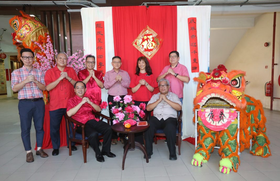 （早报头）大都会/吉隆坡中华国民型华文中学举办2024年甲辰挥春暨新春庆典