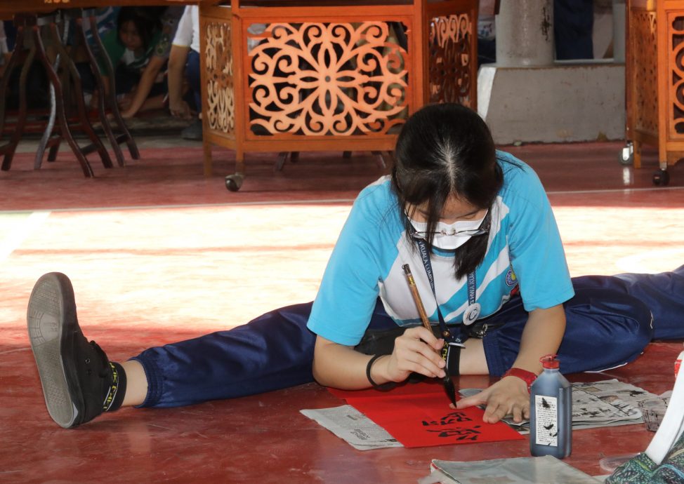 （早报头）大都会/吉隆坡中华国民型华文中学举办2024年甲辰挥春暨新春庆典