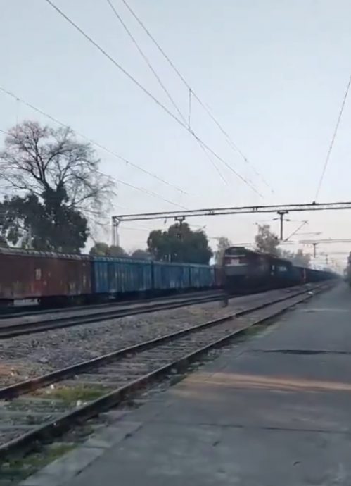 （有视频）火车“落跑” 无人驾驶以100Kmph飞驶70公里才被拦下