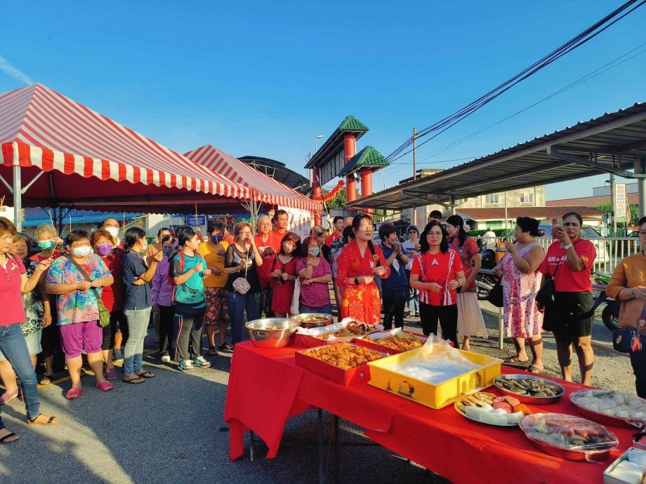 (版4头条)大都会/沙登新村拜祭女娲