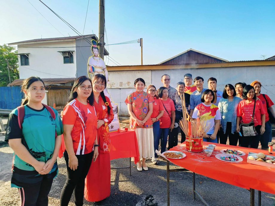 (版4头条)大都会/沙登新村拜祭女娲
