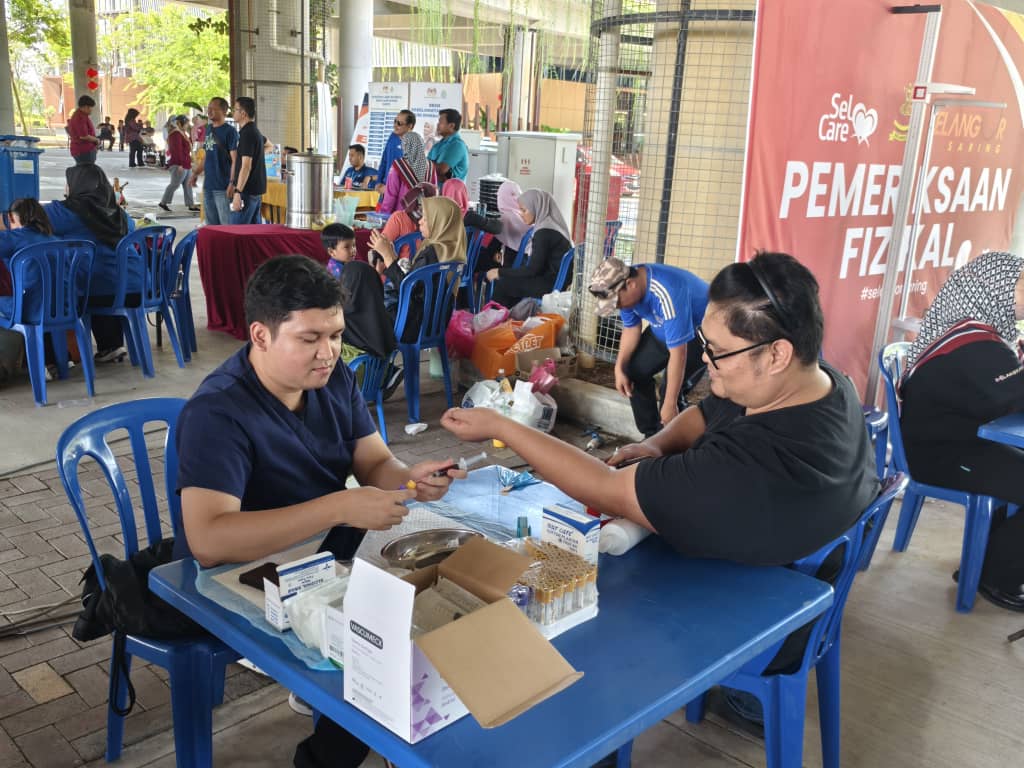 (版头)大都会/雪政府拨320万令吉办免费体检活动