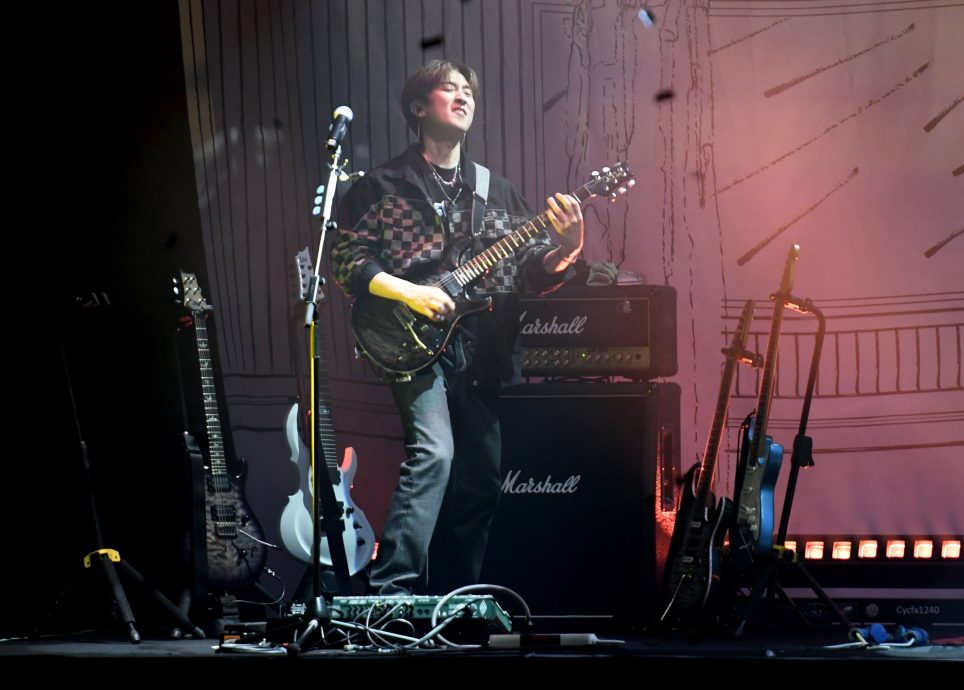 FTISLAND 12年没来狂抛马来语 李洪基搞笑帮崔敏焕征婚 