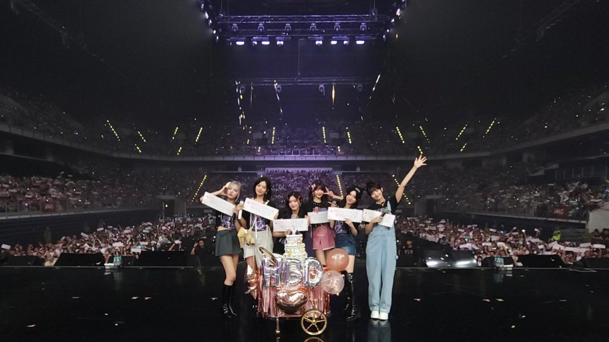 IVE队长安兪真遭摸屁股 粉丝气炸控性搔