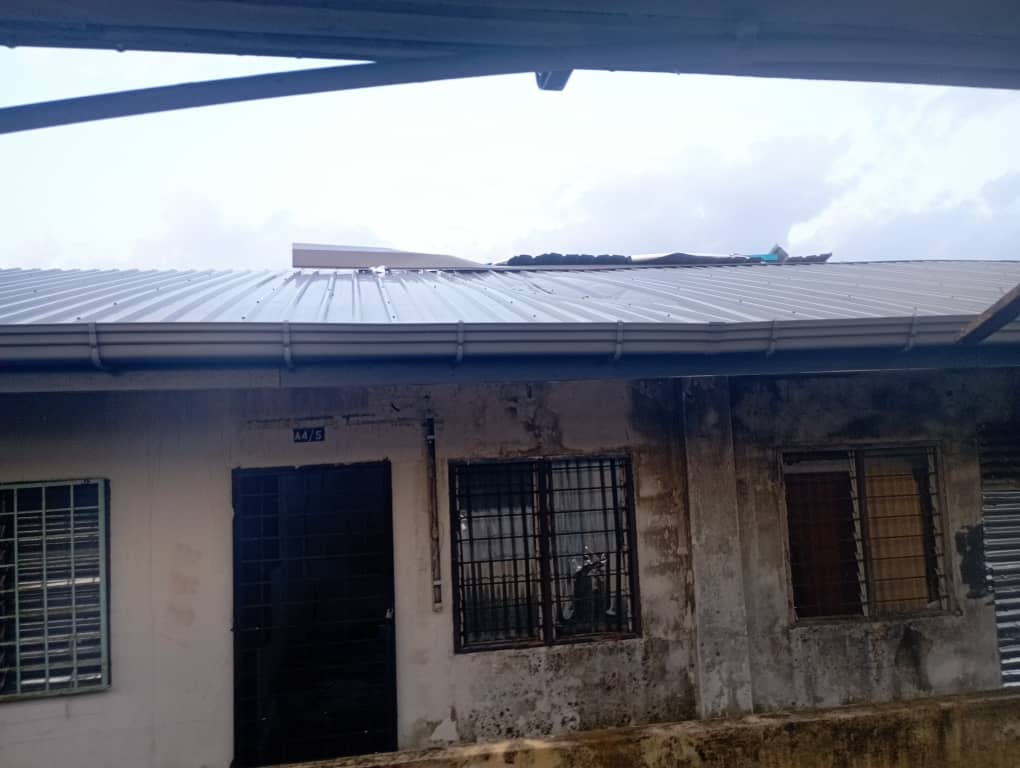 me03主文-大都会/加影美华山庄第3期3座组屋的屋瓦被大风吹走