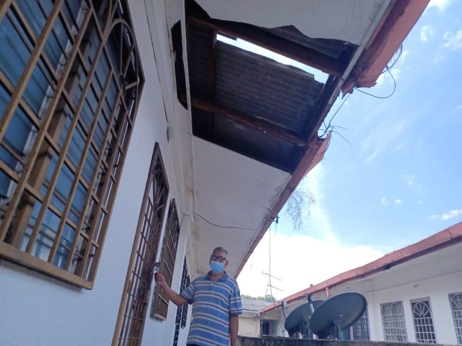 me03主文-大都会/加影美华山庄第3期3座组屋的屋瓦被大风吹走