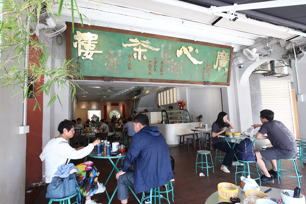 me03主文-大都会/茨厂街很多中国游客，不少人安太岁 /11图