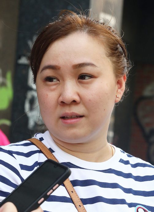 me03主文-大都会/茨厂街很多中国游客，不少人安太岁 /11图