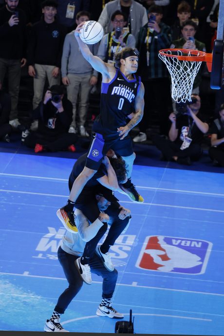 NBA全明星周|飞过奥尼尔满分爆灌  麦克朗捍卫灌篮王